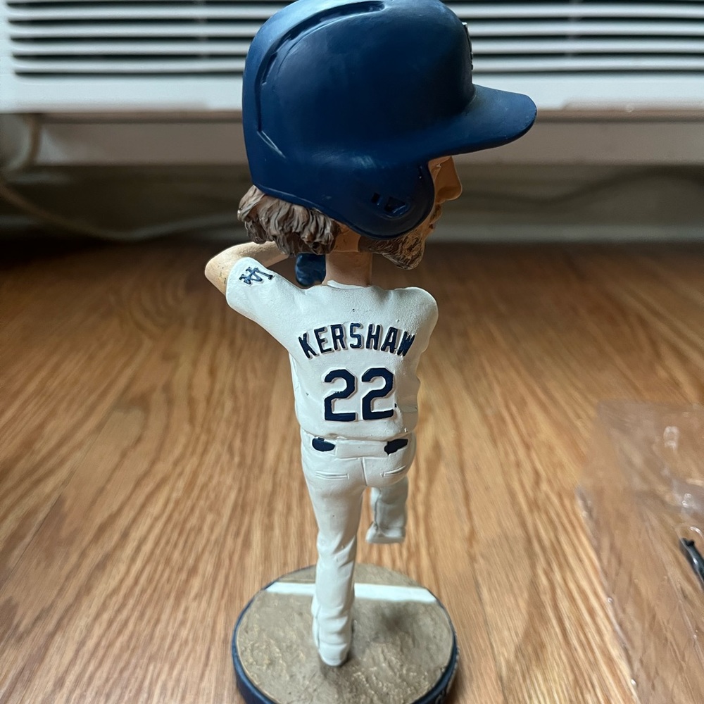 Bobble head - Picture 14 of 14